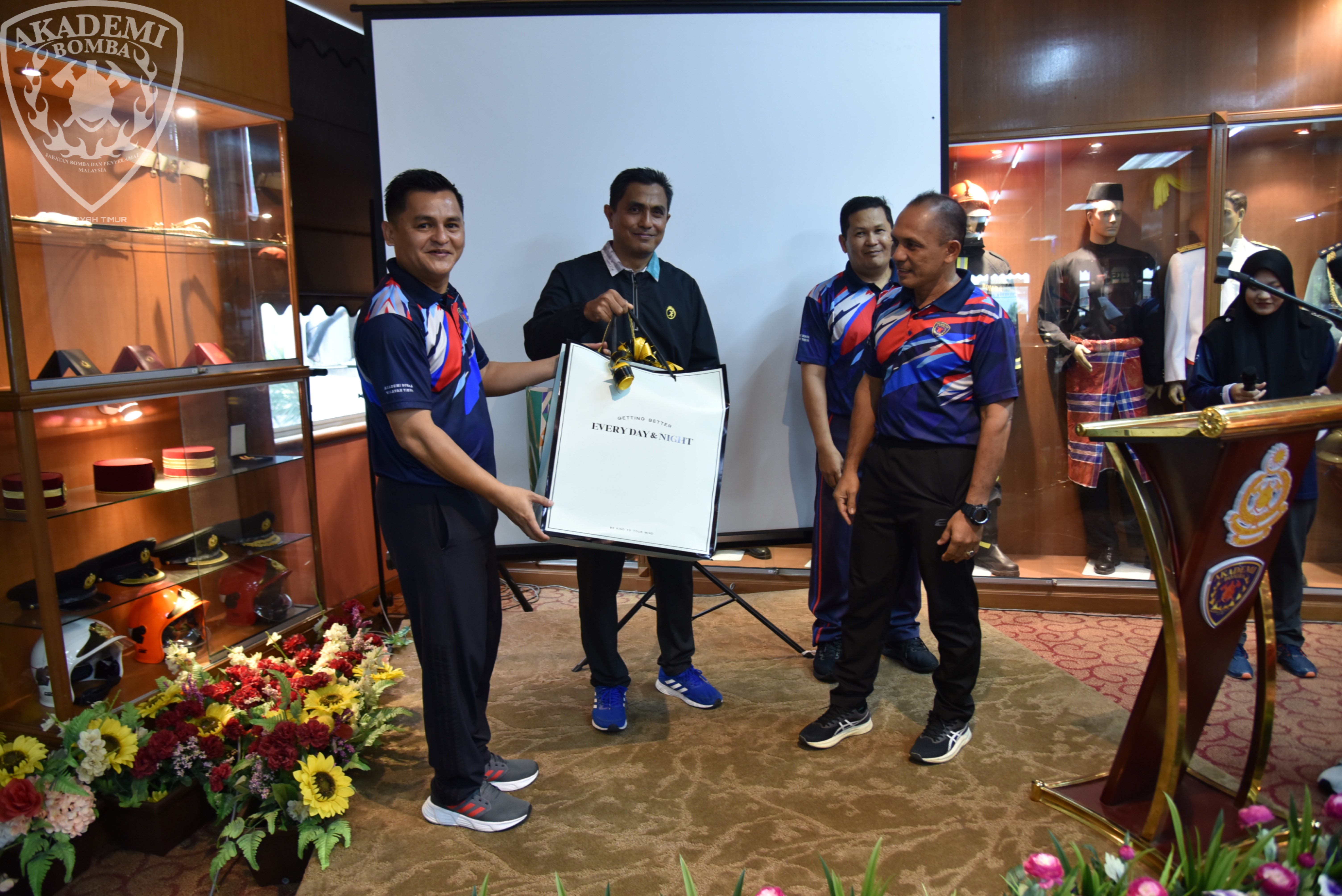 MAJLIS BAKTI DIJUNJUNG BUDI DISANJUNG